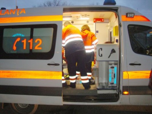 Din cauza carosabilului umed, a derapat şi a pătruns pe contrasens